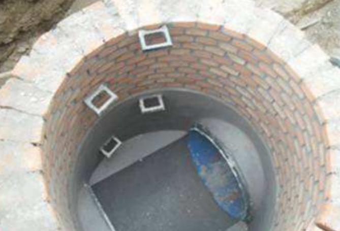 2,排水管道检查井内的流槽,宜与井壁同时进行砌筑;1,砌筑前砌块应充分