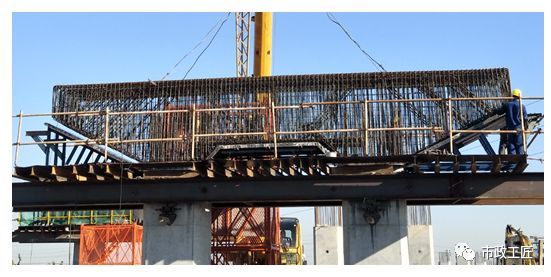 盖梁无支架施工及钢筋整体安装工艺