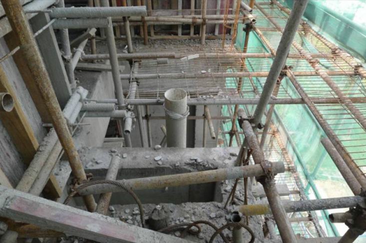 5层框剪结构综合性学院混凝土施工方案PPT-09 设置专用湿润泵管砂浆 及水排泄管