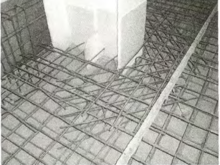 超平地坪施工技术-图2 柱角加筋