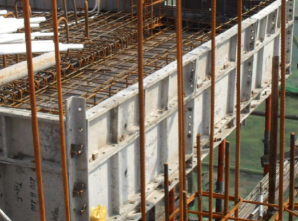 [南阳]框剪结构商业住宅工程施工组织设计-62阳台板安装